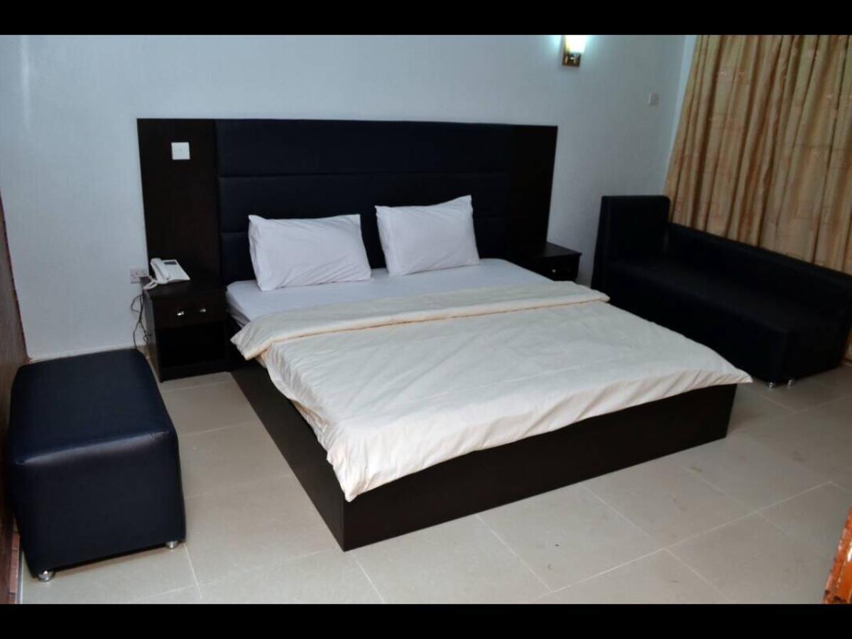 Royal Kaft Hotel Ikorodu Esterno foto