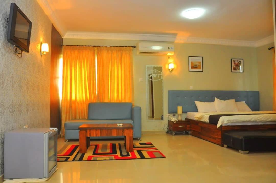 Royal Kaft Hotel Ikorodu Esterno foto