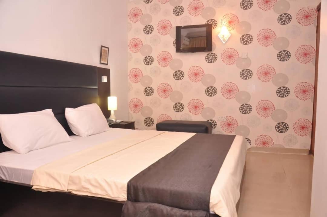 Royal Kaft Hotel Ikorodu Esterno foto